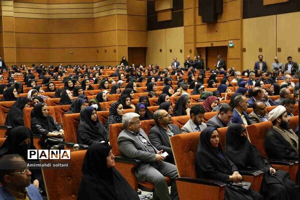 همایش بزرگداشت معلم و آیین تجلیل از معلمان بسیجی