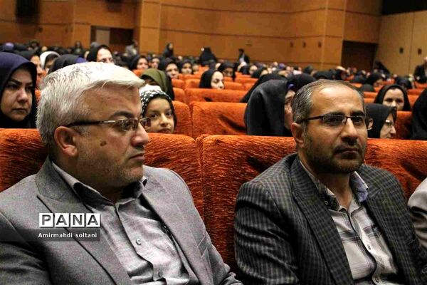 همایش بزرگداشت معلم و آیین تجلیل از معلمان بسیجی