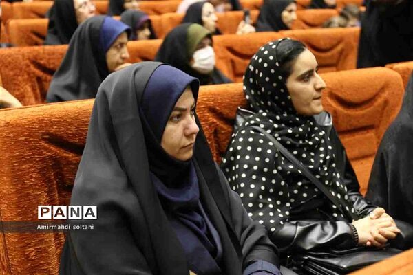 همایش بزرگداشت معلم و آیین تجلیل از معلمان بسیجی