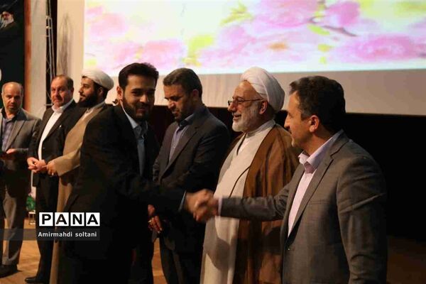 همایش بزرگداشت معلم و آیین تجلیل از معلمان بسیجی