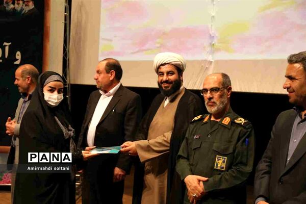 همایش بزرگداشت معلم و آیین تجلیل از معلمان بسیجی