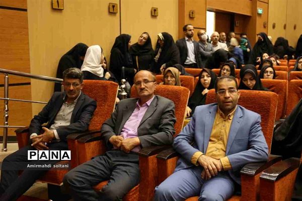 همایش بزرگداشت معلم و آیین تجلیل از معلمان بسیجی