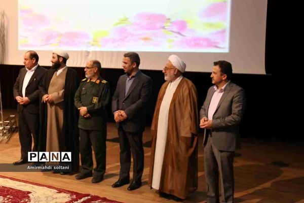 همایش بزرگداشت معلم و آیین تجلیل از معلمان بسیجی