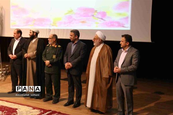 همایش بزرگداشت معلم و آیین تجلیل از معلمان بسیجی