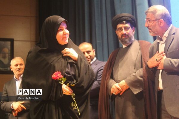 آیین گرامیداشت مقام معلم  و تجلیل از معلمان نمونه  شهرستان ساری