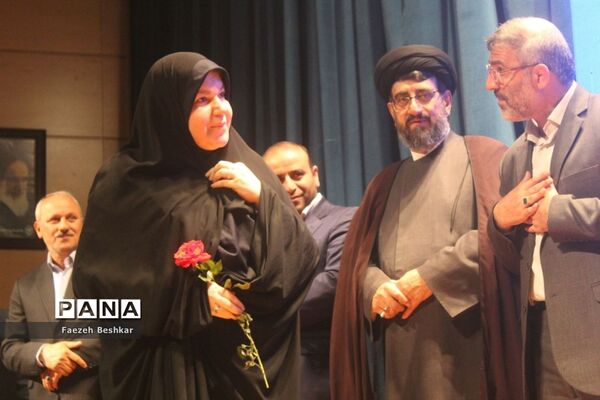 آیین گرامیداشت مقام معلم  و تجلیل از معلمان نمونه  شهرستان ساری