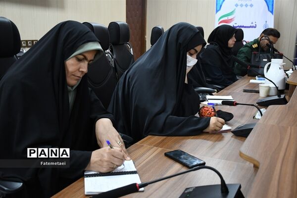 نقد کتاب های درسی توسط اعضای سازمان دانش‌آموزی خوزستان
