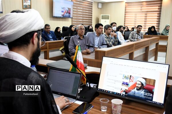 نقد کتاب های درسی توسط اعضای سازمان دانش‌آموزی خوزستان