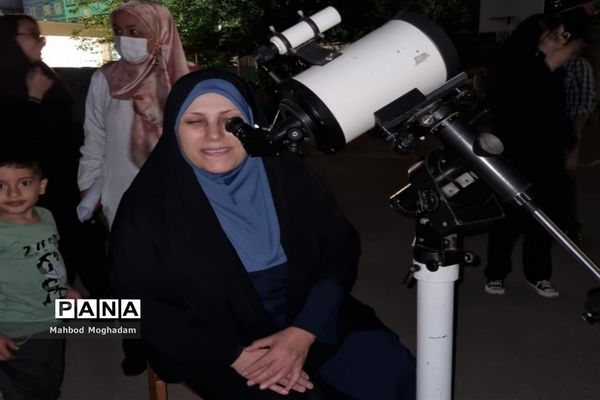 رصد ستارگان در دبیرستان شهیده معصومه قزوینی منطقه ۱۳