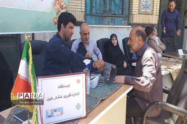 میز خدمت آموزش و پرورش ملارد در نمازجمعه