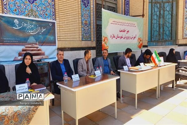 میز خدمت آموزش و پرورش ملارد در نمازجمعه