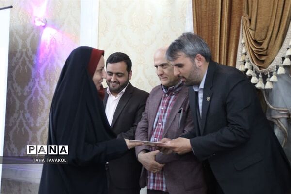 تجلیل از مدیران و معلمان برتر شهرستان پردیس با حضور مدیرکل شهرستان‌های استان تهران