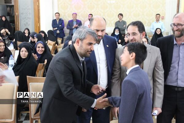 تجلیل از مدیران و معلمان برتر شهرستان پردیس با حضور مدیرکل شهرستان‌های استان تهران