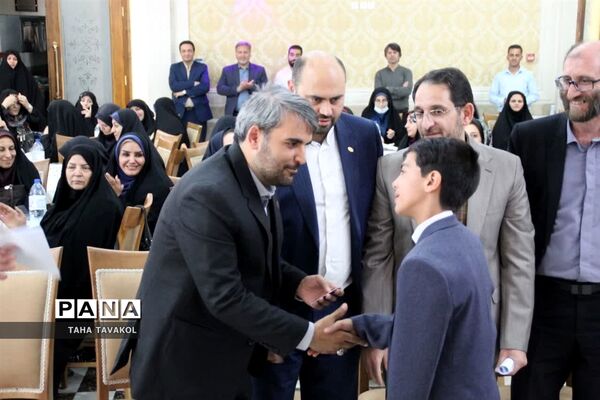 تجلیل از مدیران و معلمان برتر شهرستان پردیس با حضور مدیرکل شهرستان‌های استان تهران