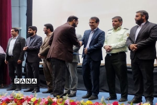 تقدیر معلمان و مدیران برتر کهریزک