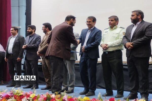 تقدیر معلمان و مدیران برتر کهریزک
