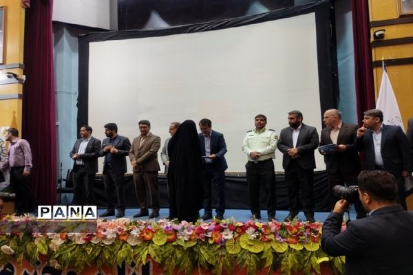 تقدیر معلمان و مدیران برتر کهریزک