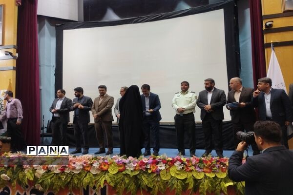 تقدیر معلمان و مدیران برتر کهریزک