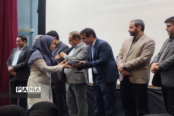 تقدیر معلمان و مدیران برتر کهریزک