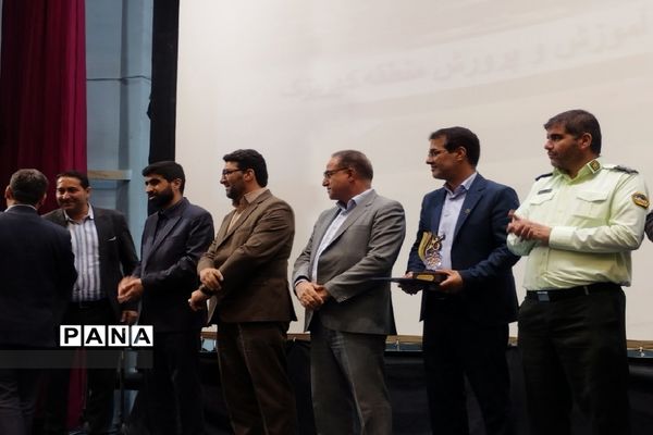 تقدیر معلمان و مدیران برتر کهریزک