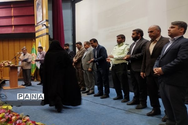 تقدیر معلمان و مدیران برتر کهریزک