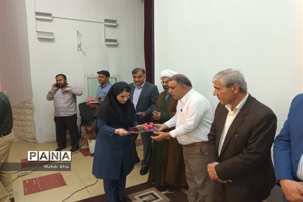 تقدیر از معلمان نمونه استانی و منطقه‌ای شهرستان بهبهان