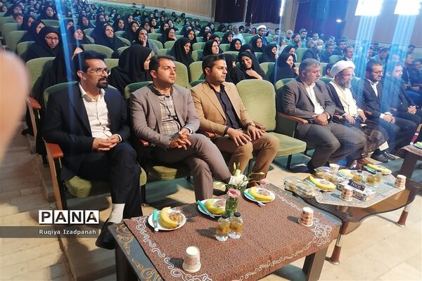 همایش بزرگداشت مقام معلم و تجلیل از رتبه‌های برتر کنکور در خاتم