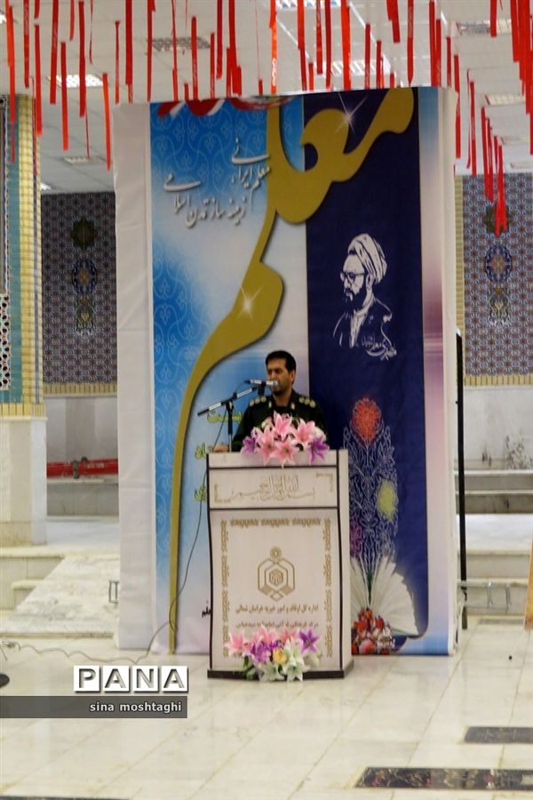 گل افشانی مزار شهدا به مناسبت هفته معلم