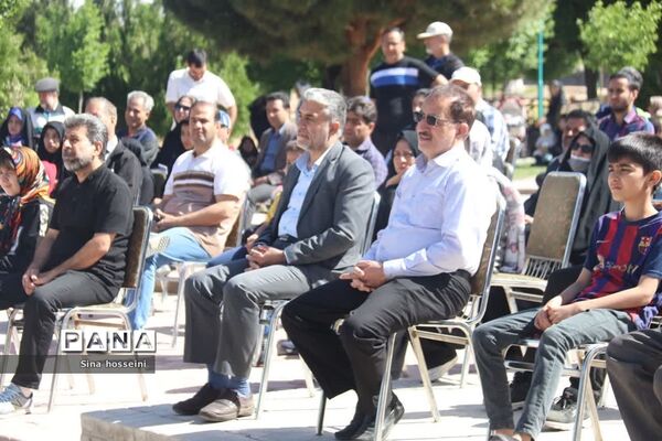 برگزاری همایش پیاده‌روی خانوادگی فرهنگیان در یزد