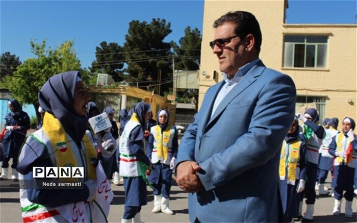 در توصیف مقام معلم؛ همین بس که خداوند خود را اولین معلم معرفی می کند/فیلم