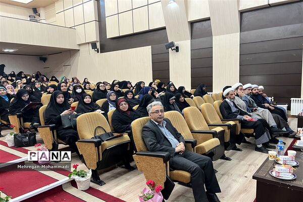تجلیل از معلمان قرآنی به‌مناسبت هفته گرامیداشت معلم در گلستان