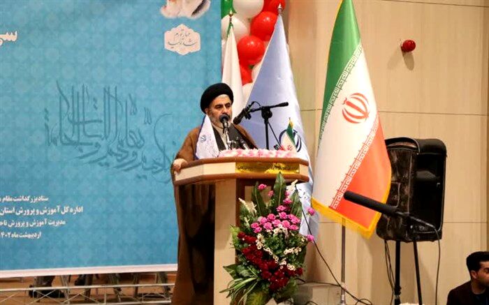 معلم جایگاه رفیعی در اسلام دارد