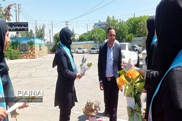 آیین تجلیل از برگزیدگان آموزشی و پرورشی دبیرستان نمونه دولتی ارشاد