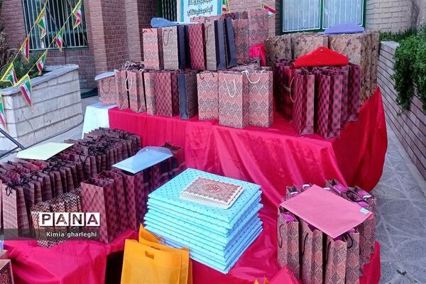 آیین تجلیل از برگزیدگان آموزشی و پرورشی دبیرستان نمونه دولتی ارشاد