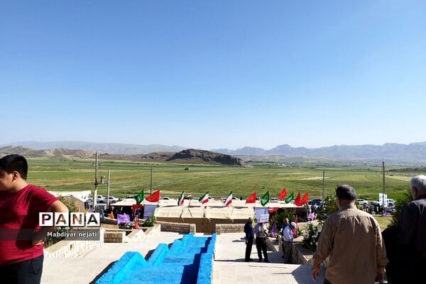 دانش‌آموزان پسر رودهن در اردوی راهیان نور یادمان عملیات مرصاد
