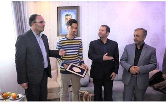 دیدار مدیرعامل موسسه صندوق ذخیره فرهنگیان کشور با خانواده نخستین معلم شهید مدافع حرم