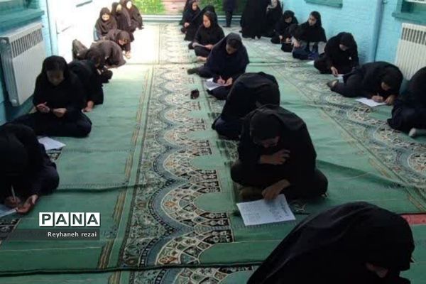 خروش دانش‌آموزان به حمایت از سخنان رهبری با حضور در مسابقات لیگ جت در سرچهان