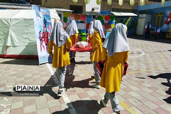 برگزاری مانور و زلزله در مدرسه غیردولتی عطر دانش شهرستان قرچک