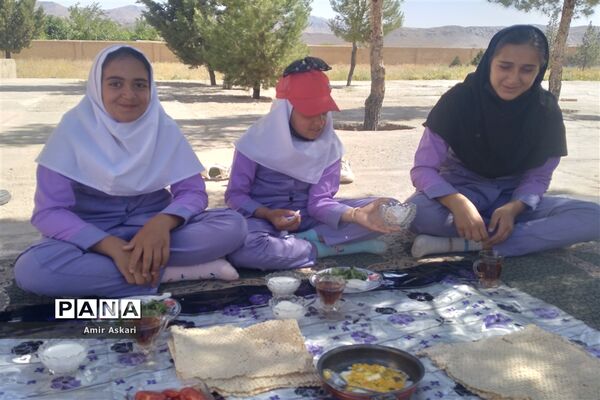 اجرای طرح صبحانه سالم در مدرسه عشایری امام حسن عسکری(ع) خاتم