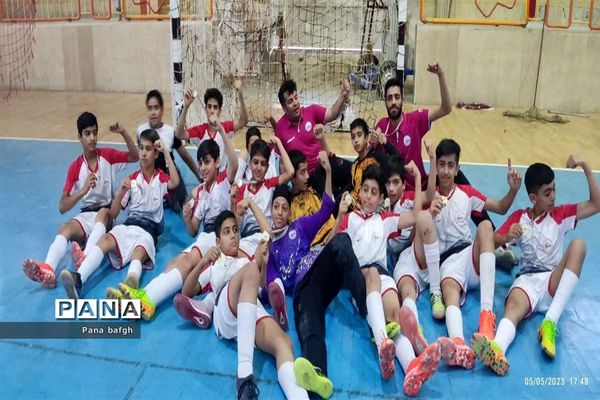 قهرمانی دانش‌آموزان بافقی در مسابقات فوتسال دانش‌آموزی استان