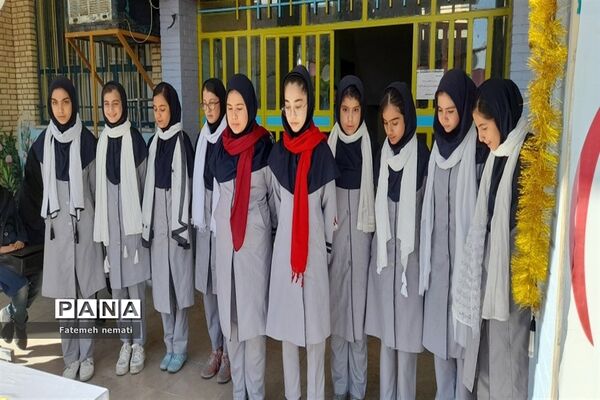مراسم گرامیداشت هفته‌معلم و  تقدیر از دانش‌آموزان برتر مدرسه شایستگان ملارد