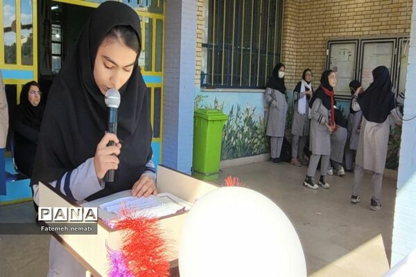 مراسم گرامیداشت هفته‌معلم و  تقدیر از دانش‌آموزان برتر مدرسه شایستگان ملارد
