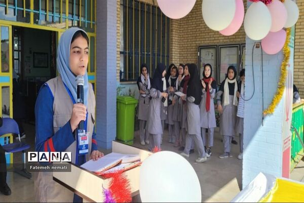 مراسم گرامیداشت هفته‌معلم و  تقدیر از دانش‌آموزان برتر مدرسه شایستگان ملارد