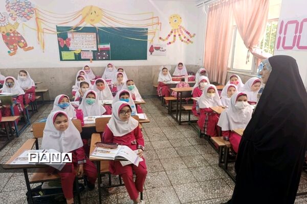 بازدید معاون آموزش ابتدایی شهر تهران از مدارس منطقه۱۸ شهر تهران