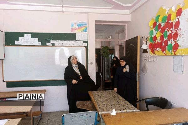 بازدید معاون آموزش ابتدایی شهر تهران از مدارس منطقه۱۸ شهر تهران