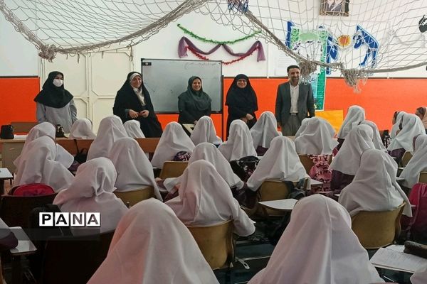 بازدید معاون آموزش ابتدایی شهر تهران از مدارس منطقه۱۸ شهر تهران