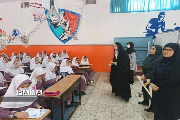 بازدید معاون آموزش ابتدایی شهر تهران از مدارس منطقه۱۸ شهر تهران