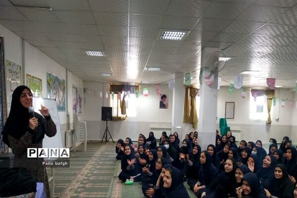 برپایی نشست بصیرتی در مدرسه نمونه دولتی فردوس بافق