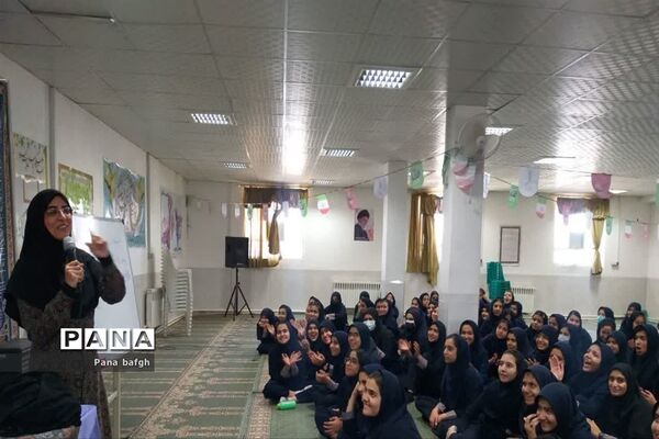 برپایی نشست بصیرتی در مدرسه نمونه دولتی فردوس بافق