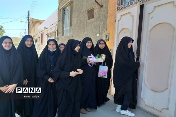 جشن تولد دانش‌آموزان بافقی در خانه مادر شهید